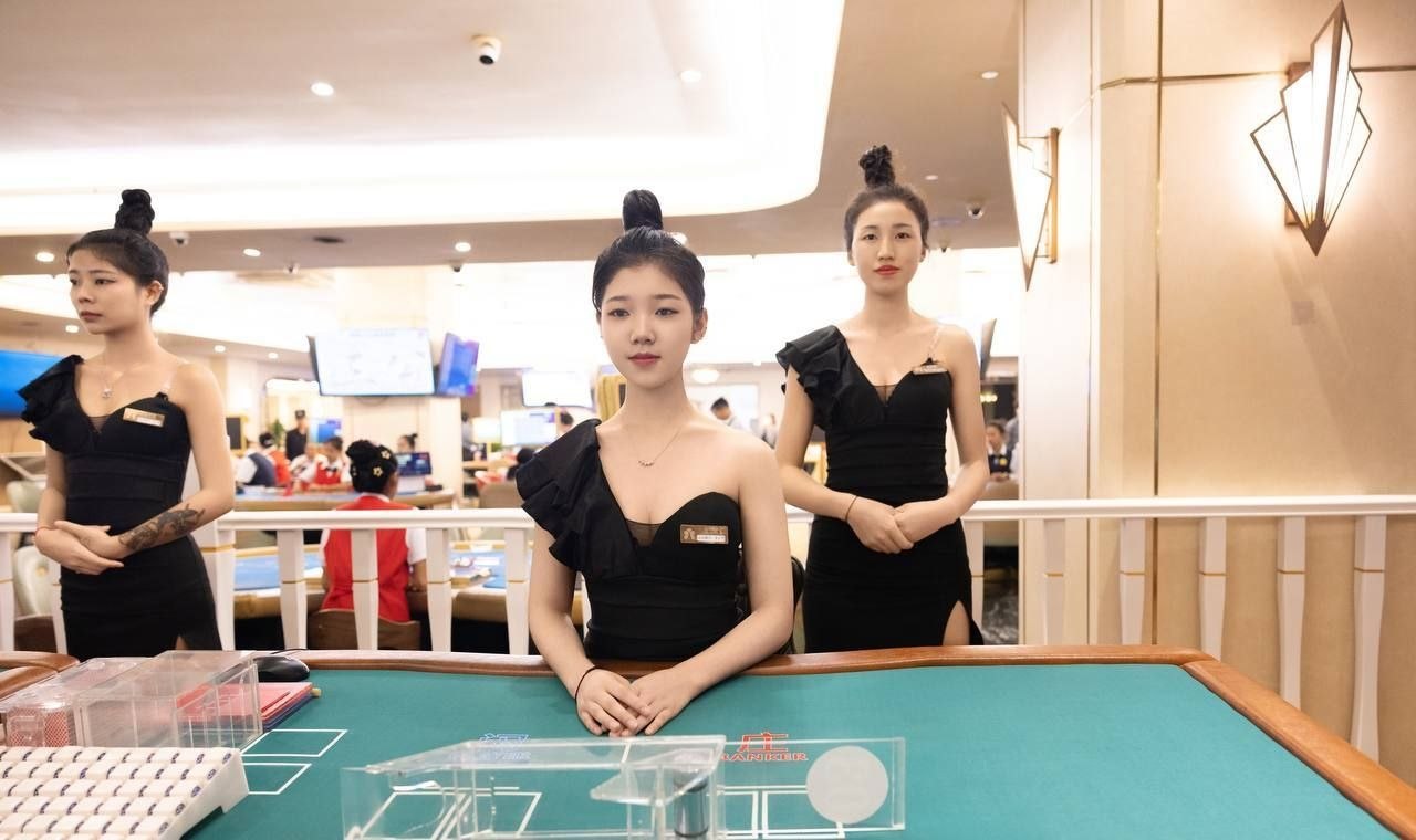 腾龙集团专业服务团队 统一形象服务至上